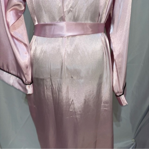 Frederick's of Hollywood Women’s Pink with Black Trim Long Sleeve Robe Size L/XL - Picture 7 of 10